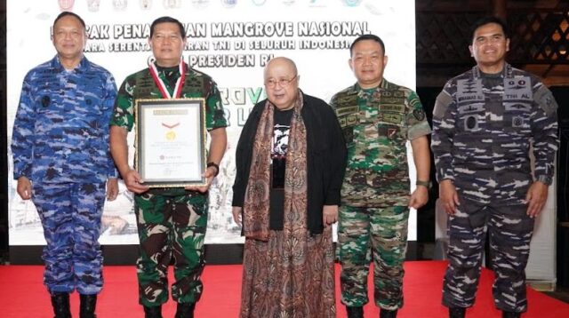 Tanam Mangrove Secara Serentak, Mabes TNI Raih Rekor Muri - Jurnal ...